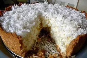 Torta de coco gelada.