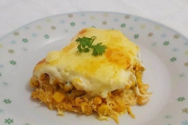 Receita de pavê de frango com molho branco fácil de fazer