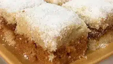 Bolo de coco com doce de leite