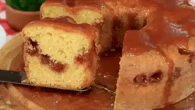 Bolo de fubá com goiabada