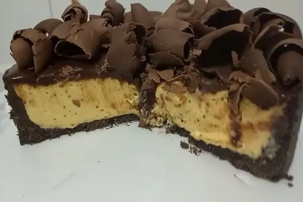 Saiba como preparar uma sobremesa de Torta de maracujá com chocolate