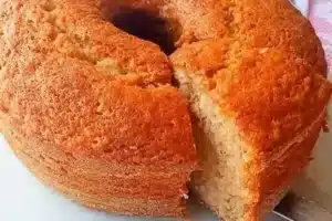 Bolo de banana fofinho simples e prático