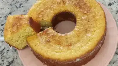 Bolo de milho com leite condensado