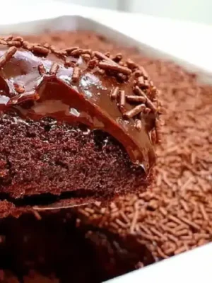 Receita de Bolo de chocolate com cobertura de brigadeiro
