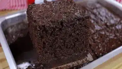 Bolo de chocolate úmido e fácil de fazer 2 Receita de Bolo de chocolate úmido
