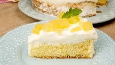 Bolo mousse de abacaxi: Saiba como fazer 7 Receita de Bolo mousse de abacaxi