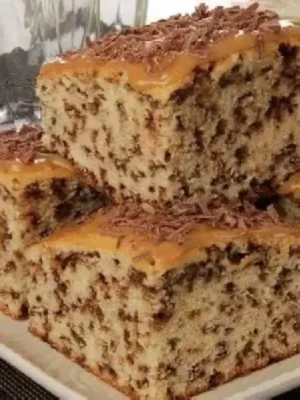 Bolo formigueiro com cobertura de doce de leite