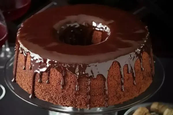 Bolo de chocolate simples e fofinho