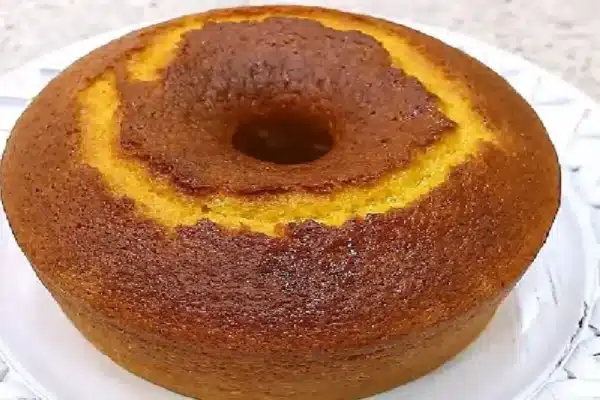 Bolo de cenoura com laranja prático de fazer