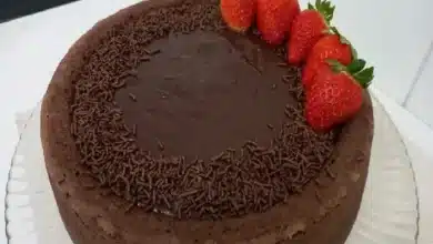 Bolo piscina de chocolate
