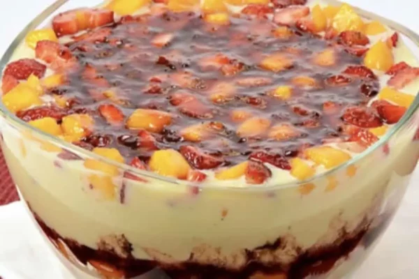 Pavê de panetone e frutas