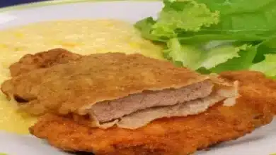 Bife à milanesa com creme de milho
