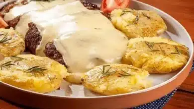 Contrafilé ao molho branco, veja como preparar 6 Contrafilé ao molho branco