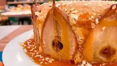 Como preparar o bolo de pêra caramelada