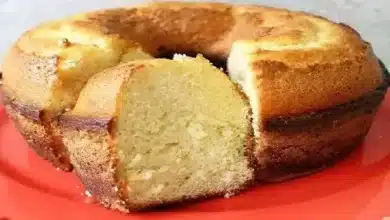 Bolo de iogurte fofinho, com ingredientes simples e barato