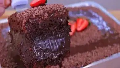 O melhor bolo de chocolate recheado e úmido do mundo 39 Bolo de chocolate recheado e úmido