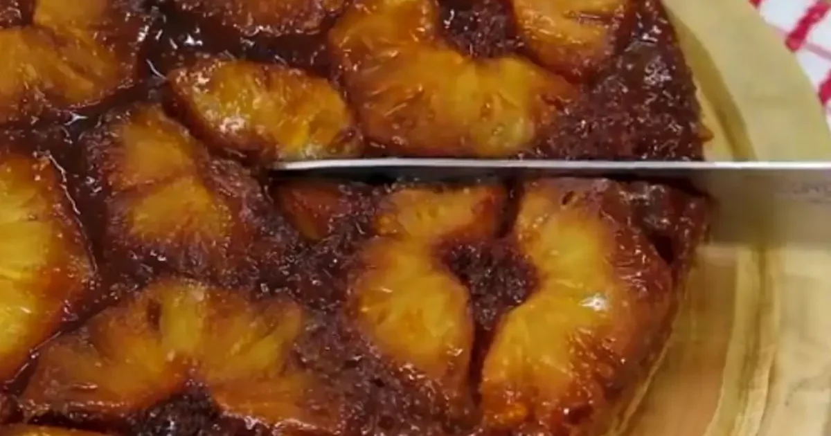 Torta de abacaxi caramelizada