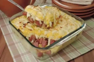 Pamonha recheada com linguiça e queijo: Um sabor inesquecível para reuniões em família!