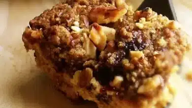 Tortinha de banana com chocolate e crumble de castanha
