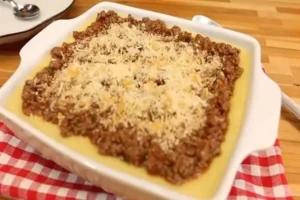 Como fazer polenta de carne moída