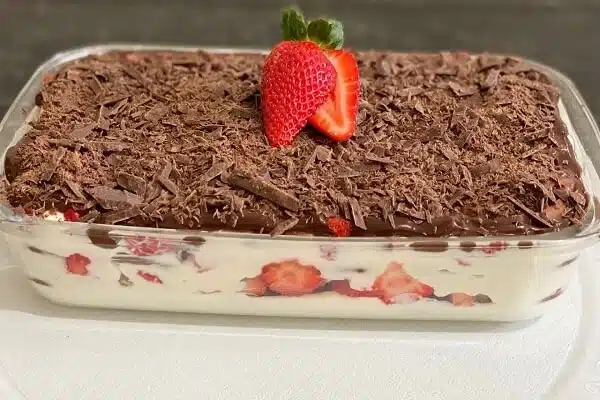 pavê de morango com chocolate