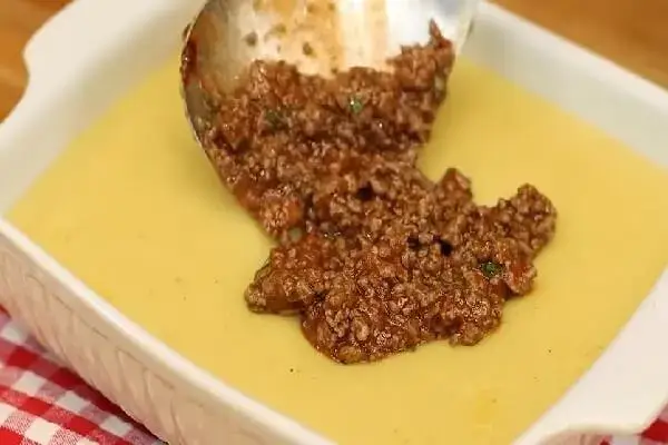 Como preparar uma deliciosa polenta com carne moída