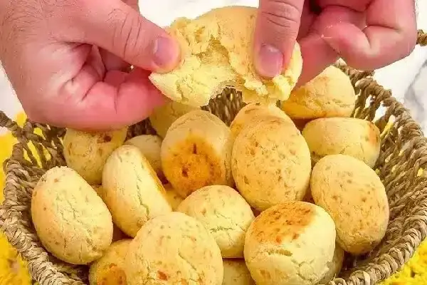 Pão de queijo recheado