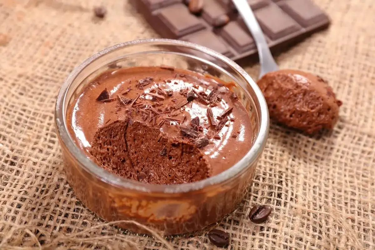 Mousse de leite ninho com chocolate