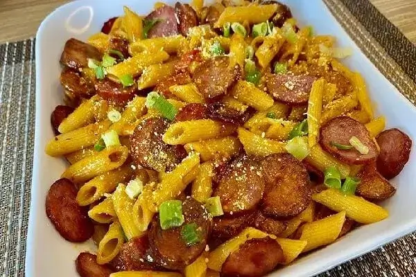 macarrão cremoso com calabresa