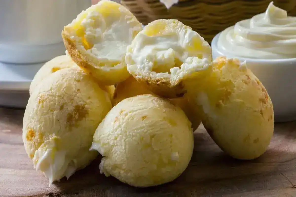 pão de queijo com catupiry