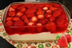 Sobremesa de Gelatina com Morango: Uma Delícia Fácil e Refrescante para o Seu Dia!