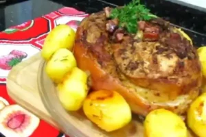 Como fazer pernil assado com batata no forno