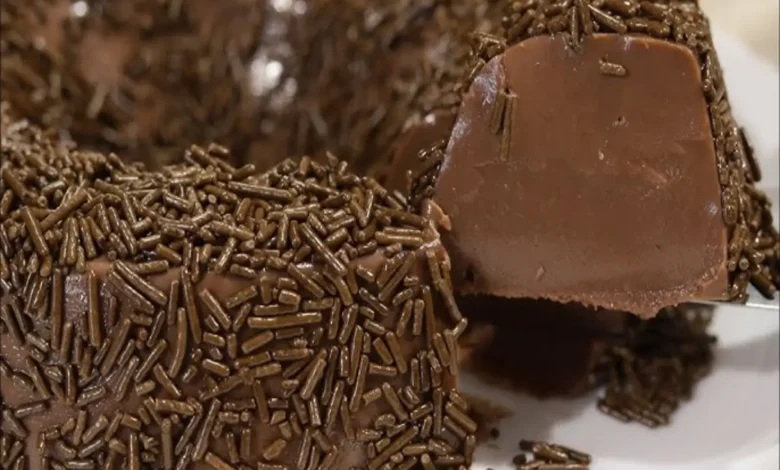 O Brigadeirão de Liquidificador é uma receita simples d epreparar, quem além de levar poucos ingredidntes fica pronto em poucos minutos