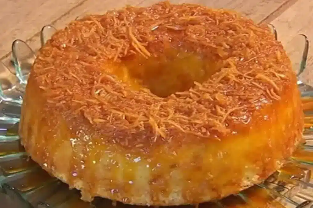 Bolo de cocada cremoso: aprenda a fazer a sobremesa que derrete na boca 2 Receita de Bolo de cocada cremoso