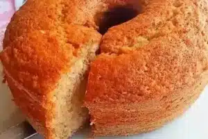 Bolo de banana fofinho simples e prático,  uma combinação perfeita para o lanche