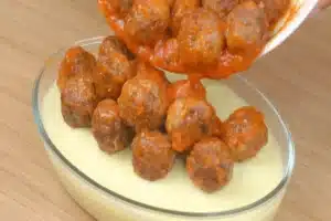 Almôndegas com purê de batata simples e deliciosa