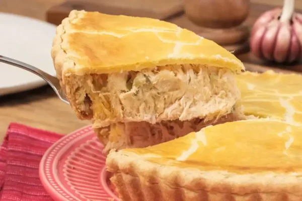 Torta de frango com massa podre simples prática e deliciosa