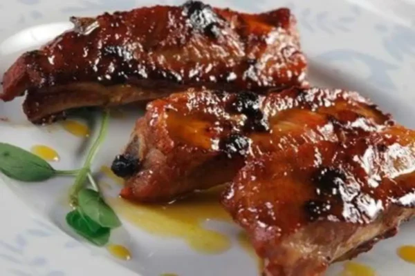 Costelinha de porco com mostarda e mel simples e deliciosa