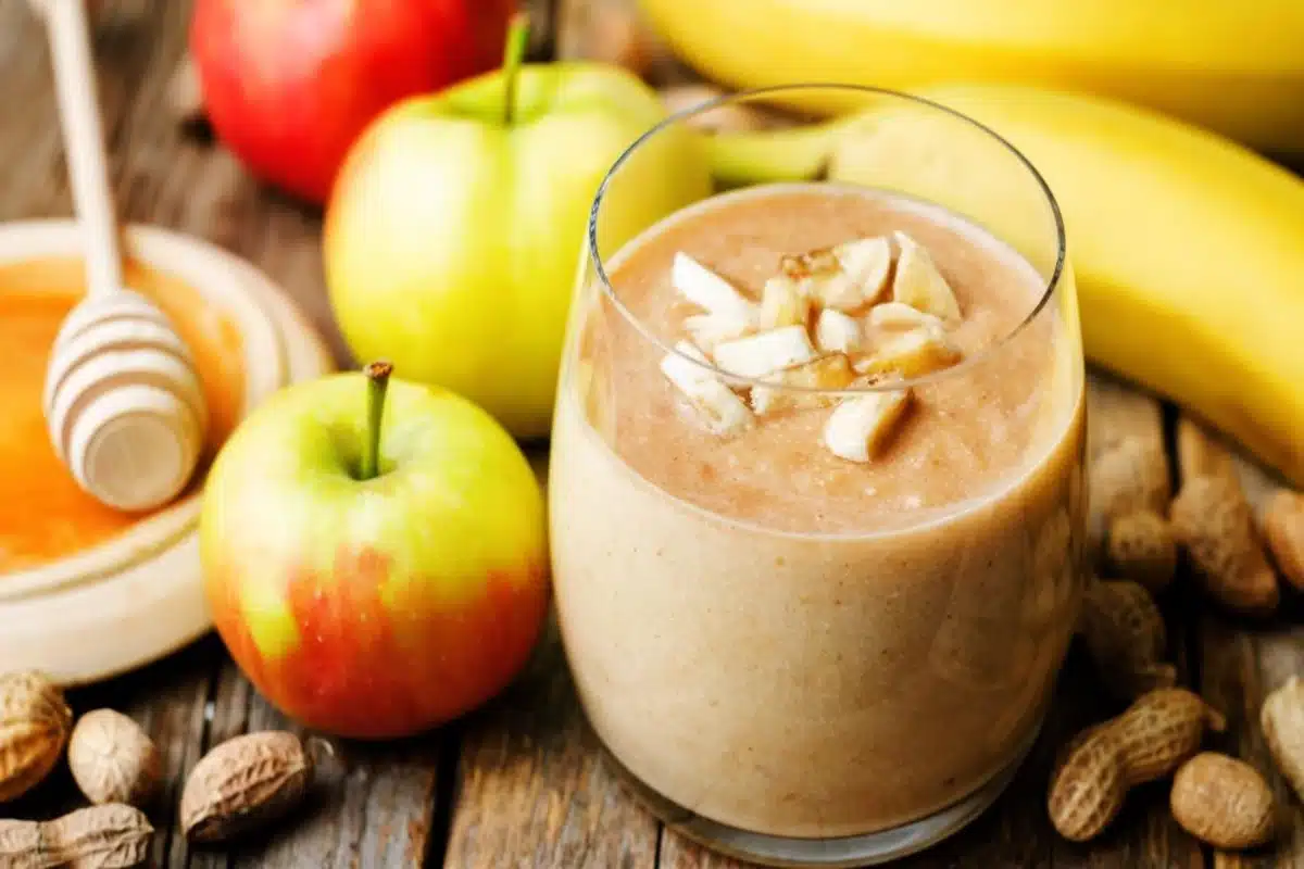 3 receitas com whey de baunilha que até quem odeia proteína vai amar 3 Smoothie cremoso de whey de baunilha e banana