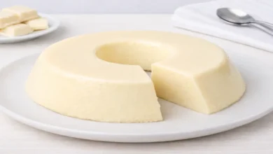 Como fazer pudim de Galak cremoso 21 Pudim de Galak cremoso em prato branco