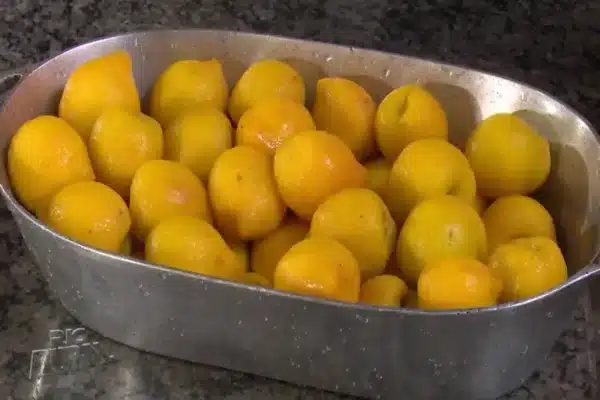 Receita de doce de pêssego em calda simples