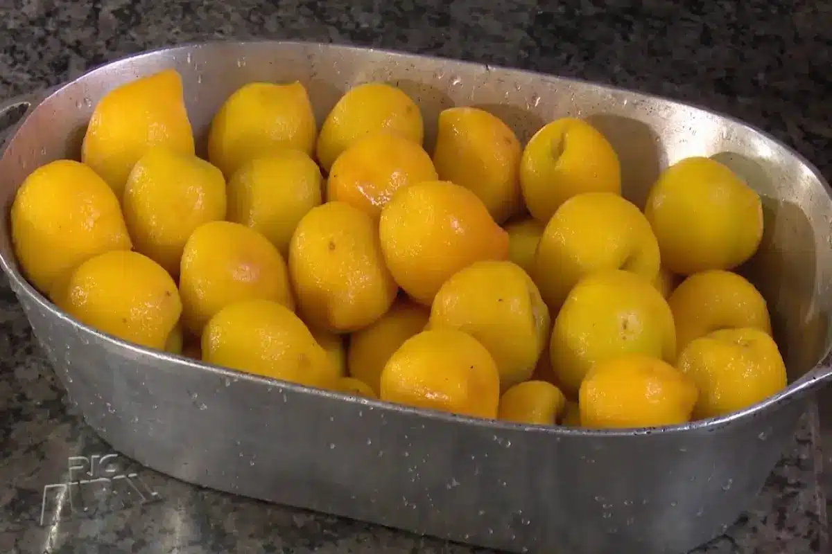 Receita de doce de pêssego em calda simples 1 doce de pêssego em calda