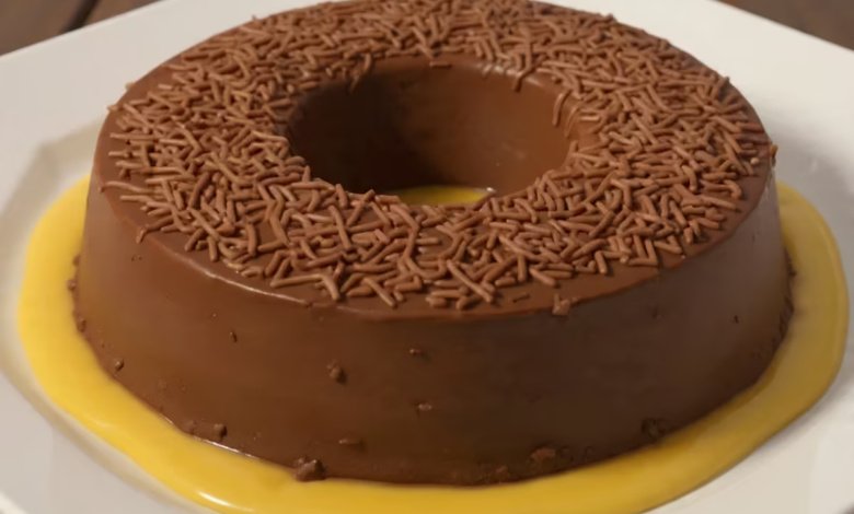 Pudim de brigadeiro com calda de caramelo