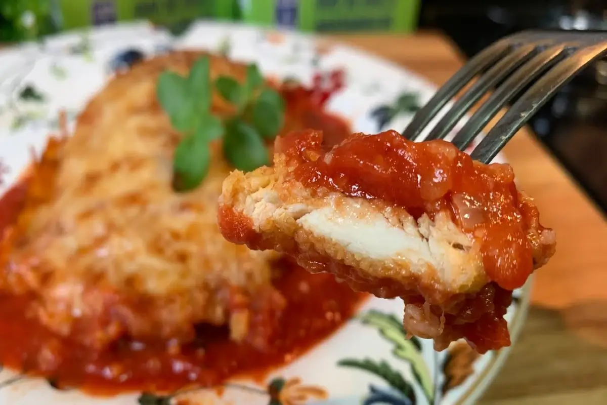 7 Receitas caseiras irresistíveis que testei em casa 6 5. Frango à Parmegiana Crocante