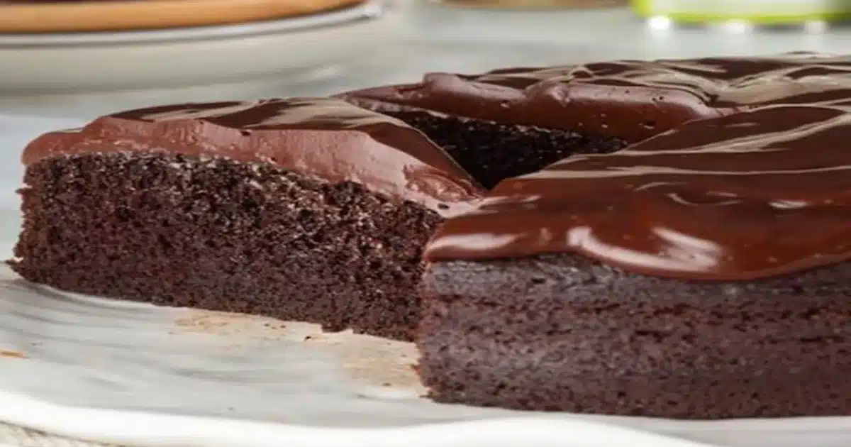 Bolo de Chocolate Fit com Aveia Macio e Pronto em Menos de 1 Hora 1 Bolo de Chocolate Fit com Aveia